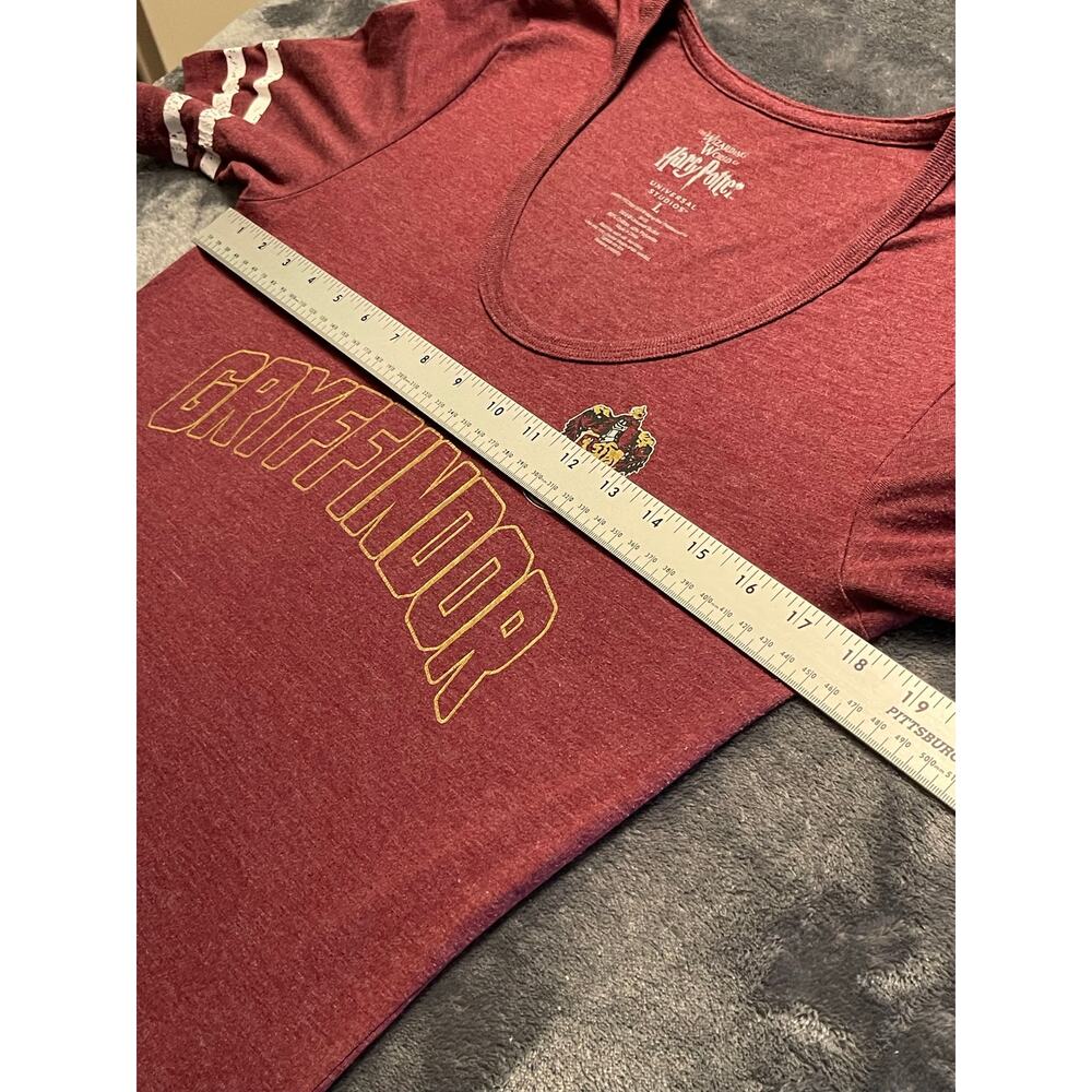 Warner Bros. Harry Potter Gryffindor Quidditch Womens Shirt Size Large Maroon - Picture 3 of 7